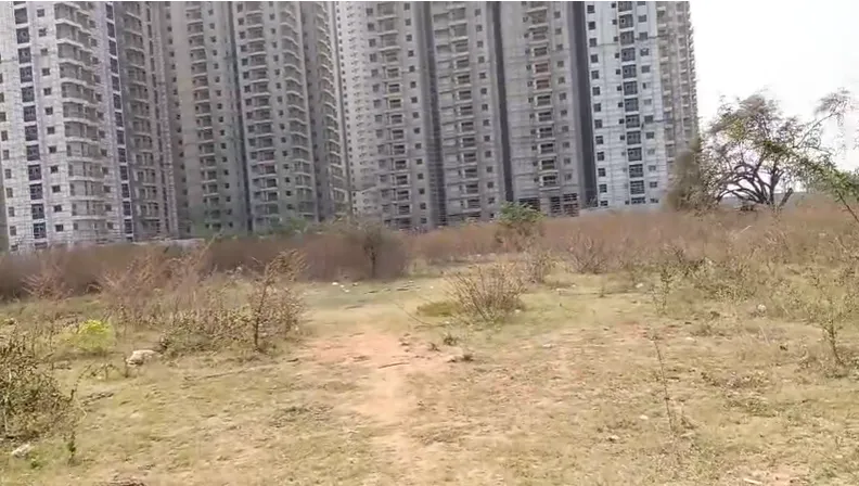 Outright 1 Acre 20 Guntas - Tellapur (Og) photo 2